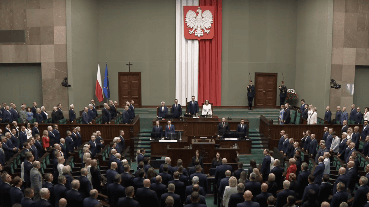 Hołownia przywitał Dudę i zaczęły się głośne okrzyki w Sejmie